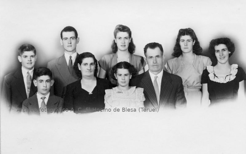 Familia de Agustín Arnal Martín de Blesa (Teruel, España) emigrante en Argentina, con esposa e hijos